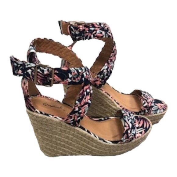 Qupid Boston   - Picture 4 of 5